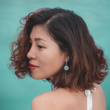 Small round shell earrings