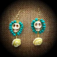 Calavera beaded earrings with rose
